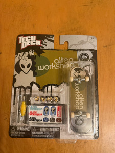 Tech Deck boite rangement + Fingerboard alien workshop kalis + Rob Dyrdek + PnH