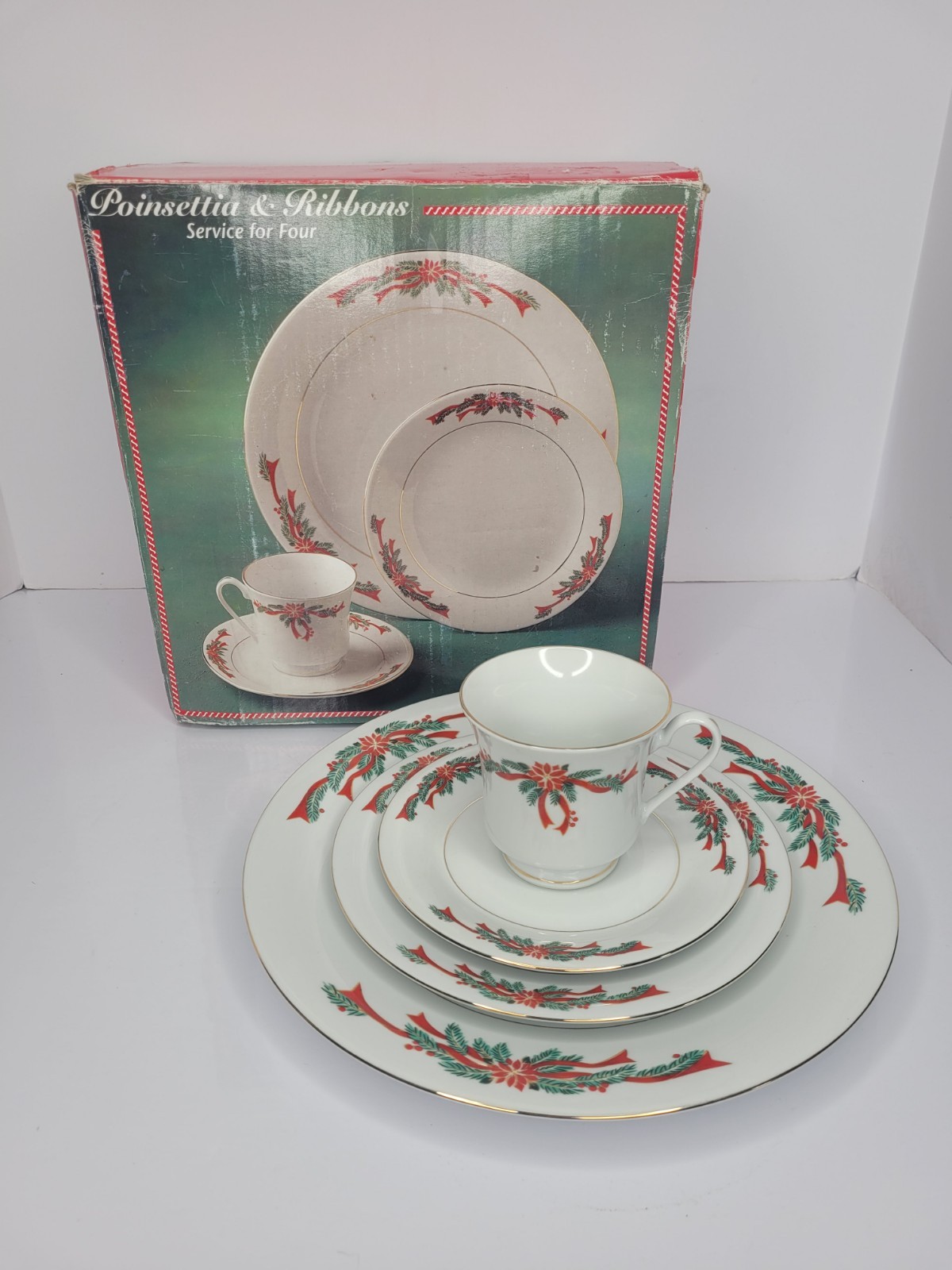 Tia & Ribbons 15pc Christmas Dinnerware Set *missing Cup*