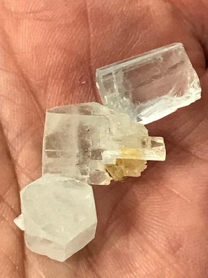 3  große Aquamarin Stücke roh, unbehandelt, natur, Fundort Nagar Pakistan (A1)