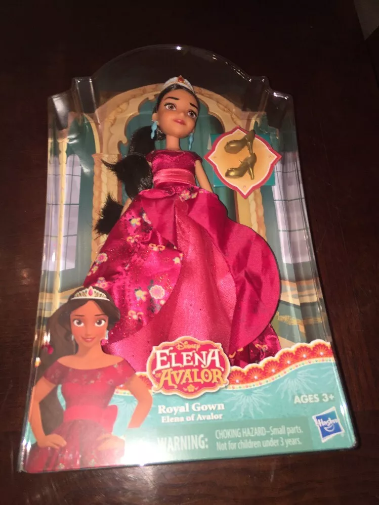 Elena de Avalor, primeira princesa latina da Disney, usa vestido