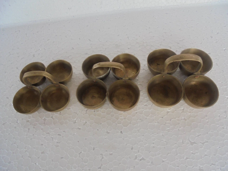 Utensilios/utensilios de cocina para casa de muñecas bebé pequeño artesanal de latón vintage de 3 piezas Foto 2 de 4