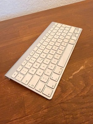 Apple Magic Keyboard A1314 | QWERTZ | Bluetooth | Weiß | Wireless | Gut