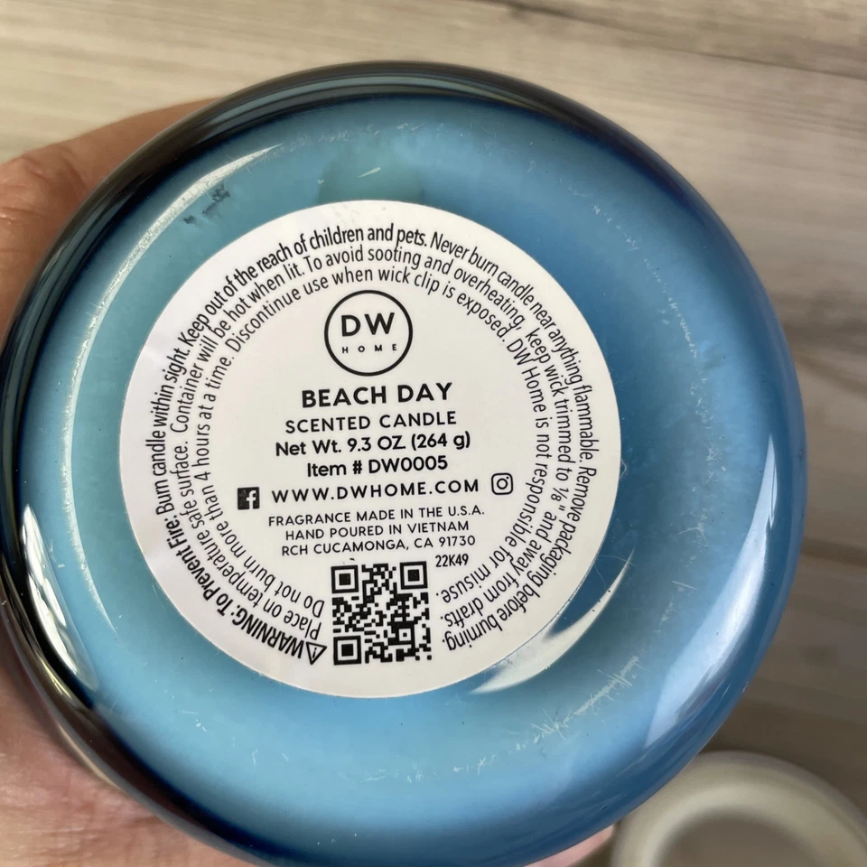 Vela DW Home Beach Day vertida a mano ricamente perfumada nueva 33 horas océano azul Foto 3 de 4