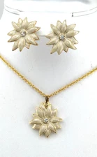 Christmas 2 Pc SET Necklace & Earrings Fashion Jewelry GT White Poinsettia