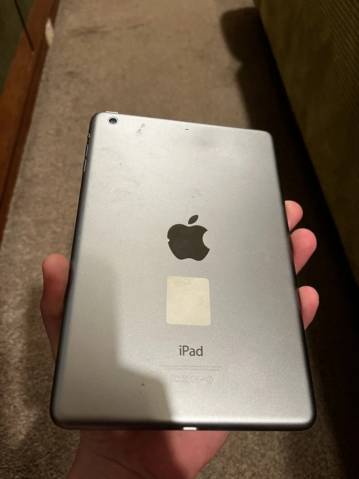 Apple iPad Mini 2 2nd Gen 32GB WiFi Space Grey | - Image 2 of 3