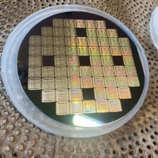 Cray Unbranded Fluoroware Inc. release in plastic H22-40 Wafer 7 1724 10