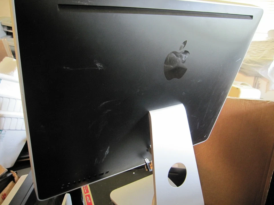 Apple iMac 24-Inch "Core 2 Duo" 3.06 (Early 2008), 500GB HD, 4GB RAM, OS 10.8 - Image 2 of 4
