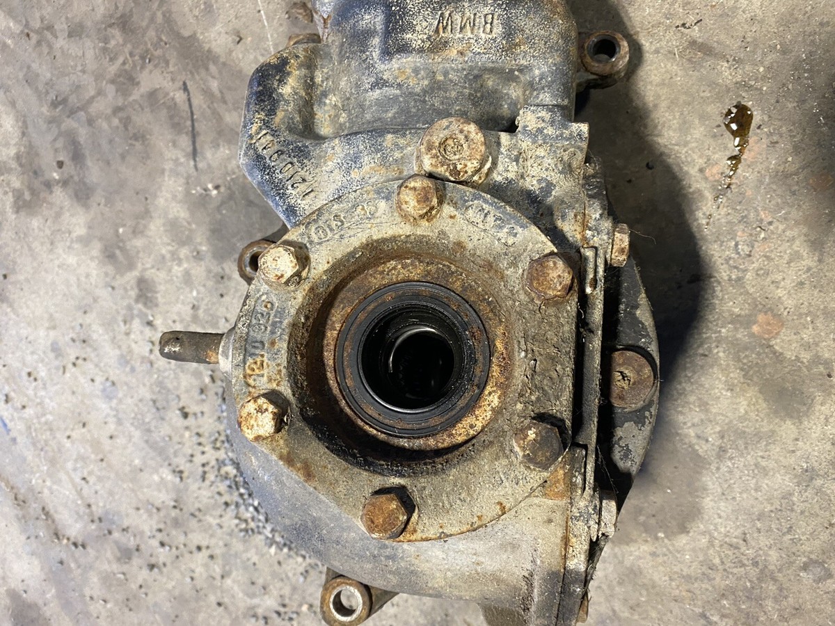 1988-1991 BMW Front Differential Diff Carrier AWD OEM 325i