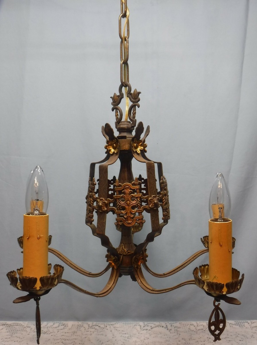How to Say Chandelier in Spanish: Easy & Quick Guide