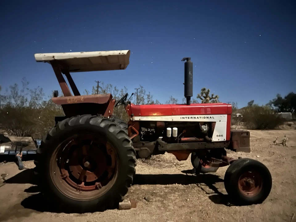 1976 International Harvester 666 Tractor Farmall Diesel - Image 2 of 4