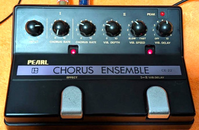 Pearl Chorus Ensemble Vintage Guitar Effect Pedal CE-22 Made in Japan