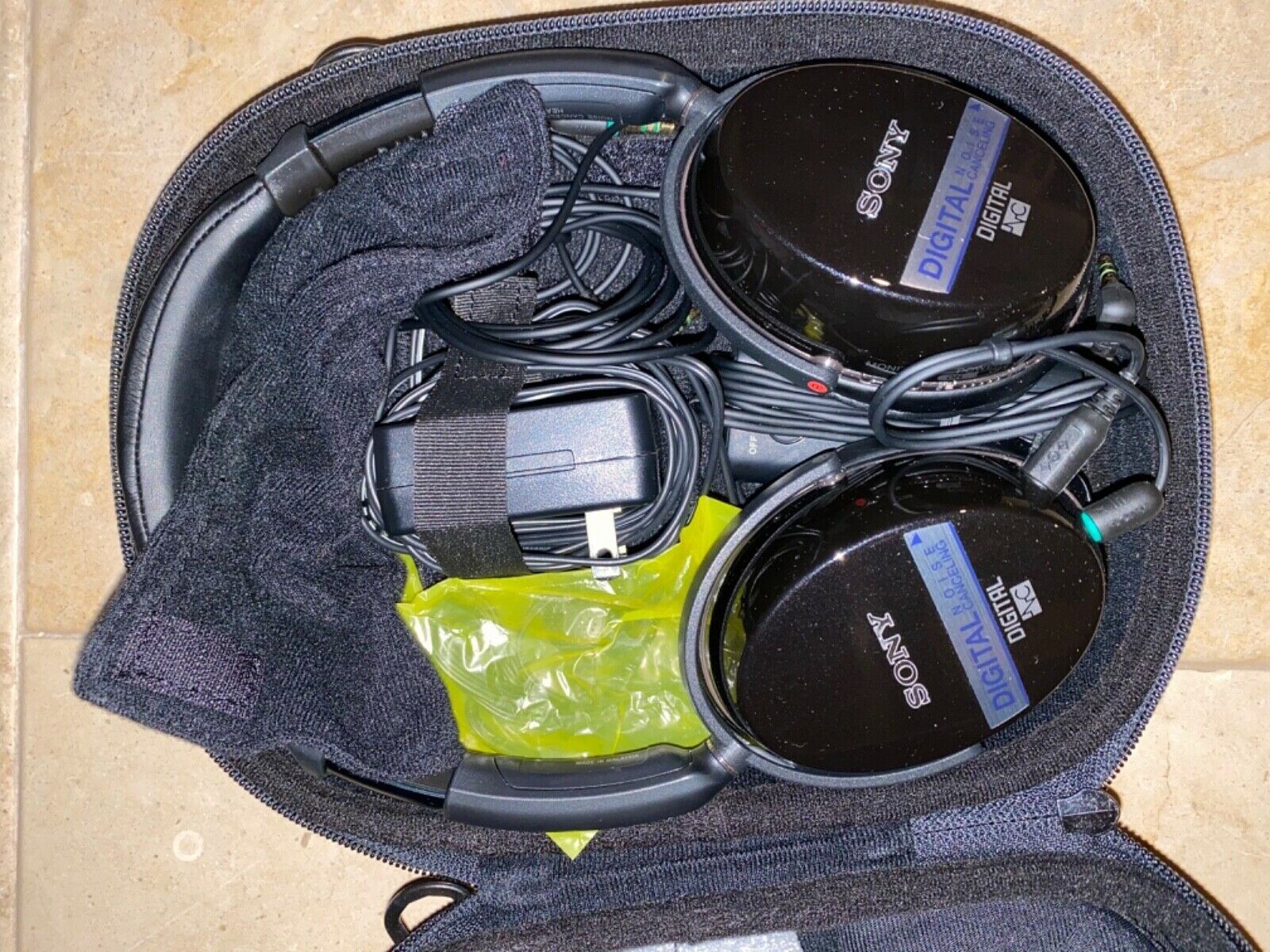 Sony noise cancelling headphones-image