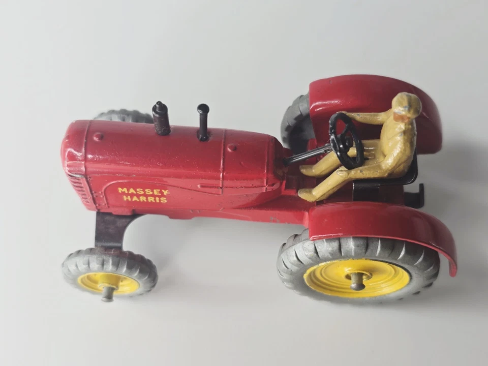 Dinky Toys - Tractor Massey Harris y esparcidor de estiércol y fundición a presión Halesowen - Sin caja Foto 4 de 4