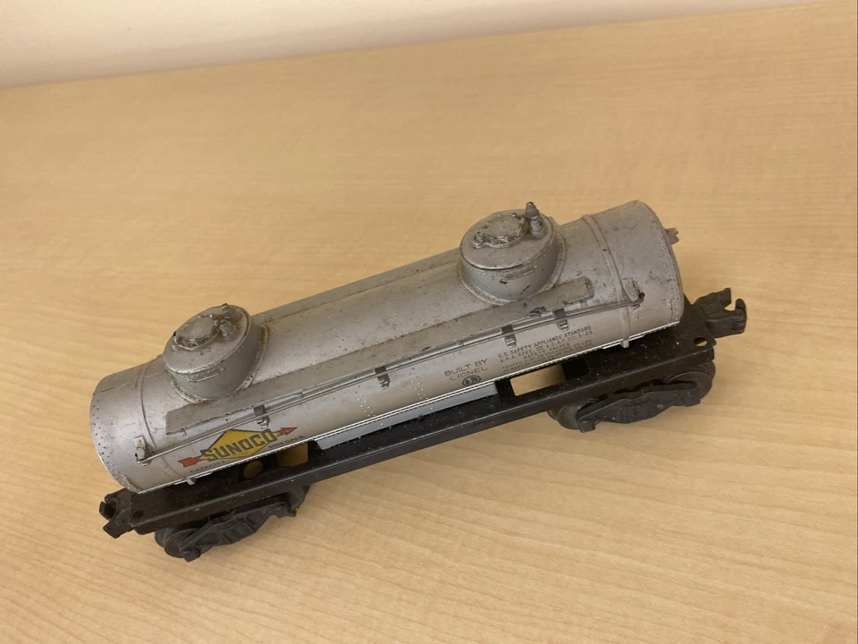 Lionel O/27 Scale - Sunoco 2 Dome Tank Car - 6465 C7 - Image 4 of 4