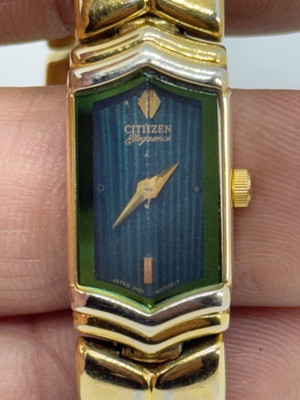 Vintage Citizen Quartz Women's Watch Gold Tone Black Dial 5421