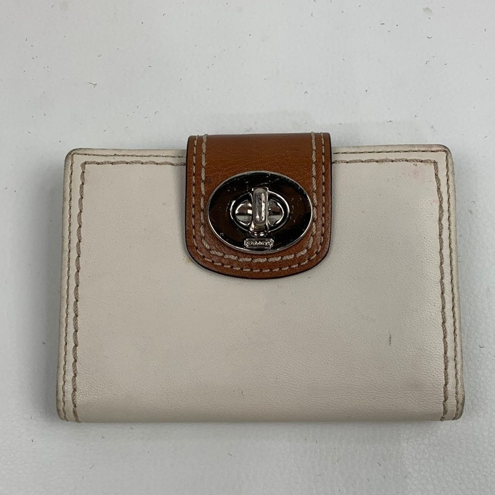 Coach Cream and Tan Leather Wallet Silver Turnkey Opening ID slip pockets
