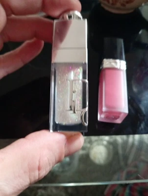 Gloss - Photo 1/4