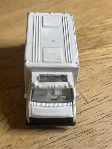 Maisto Toy Ambulance Emergency Medical Services 911 - Picture 2 of 5