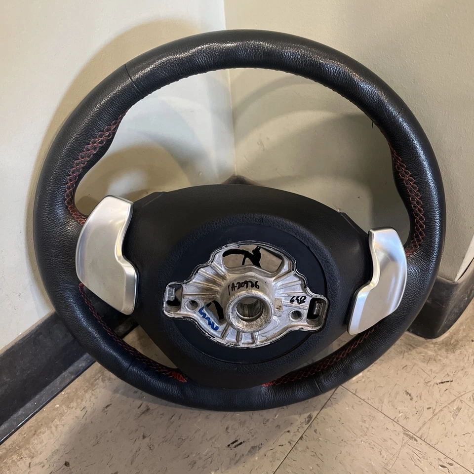 Volante BMW 3 SERIES 330i 2016-2018 couro preto vermelho costura de destaque - Imagem 2 de 4