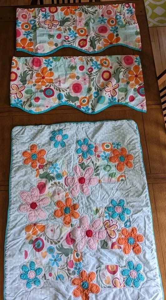 Cotton Tale Design Lizzie Crib Quilt and 2 Valance Lot Set Flowers Nursery Baby - Image 2 of 4