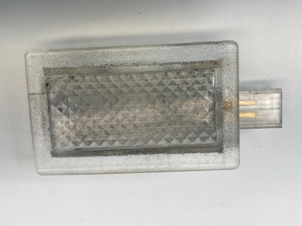 2005-2021 Chrysler 300 Front Left Side Door Light Courtesy Lamp 04608528AC OEM Foto 2 de 4