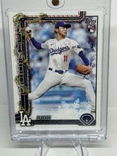 2025 Topps Holiday - Roki Sasaki #H23 Holiday Variation Back (RC)