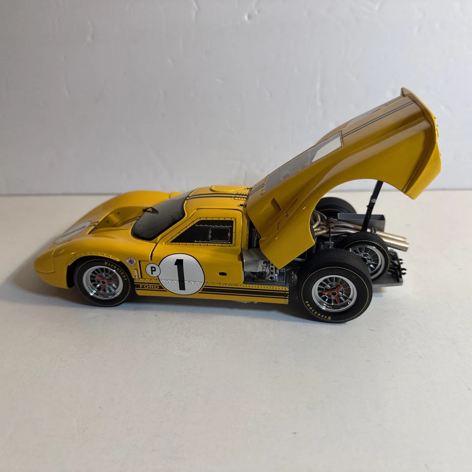 Exoto 1:18 1967 Ford GT40 MK IV Sebring Andretti/McLaren Car #1 Limited Edition - Image 3 of 4