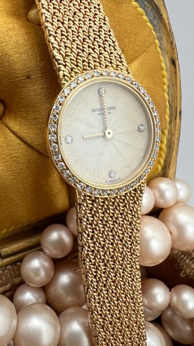 Vintage Patek Philippe 18k Calatrava 21mm Ladies Dress Watch