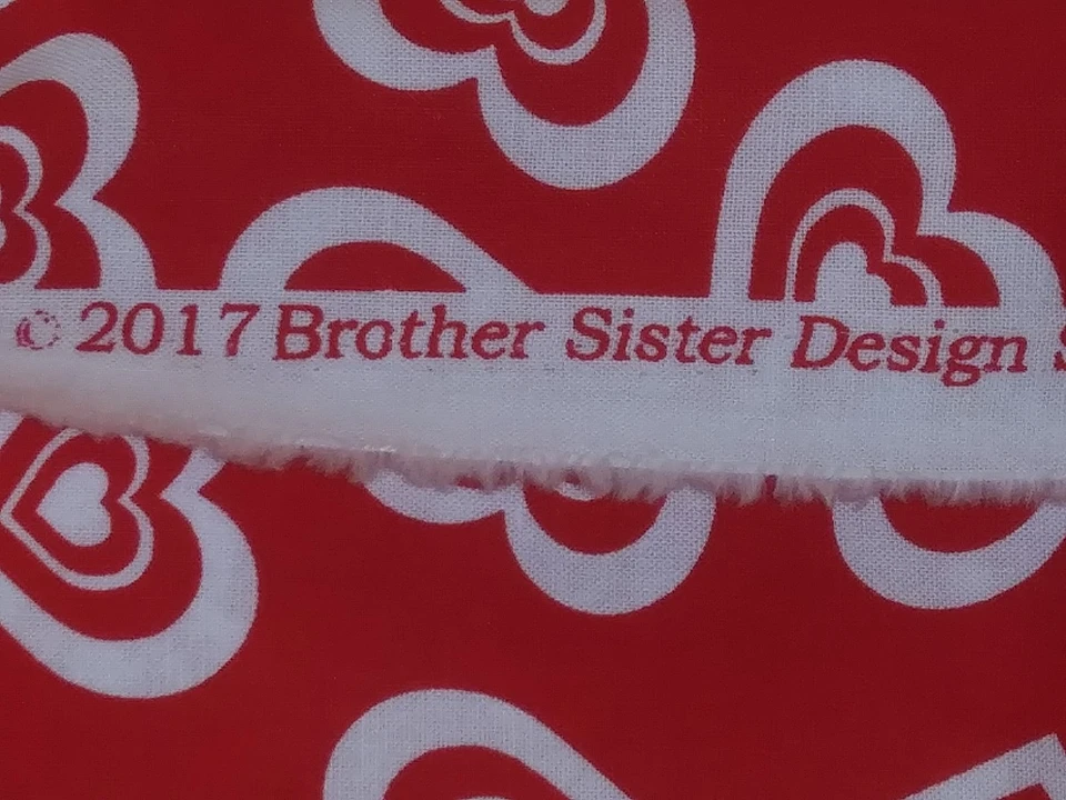 Corazones de San Valentín Tela de Algodón Rojo y Blanco Hermano Hermana 36 pulgadas de Largo x 44 pulgadas de Ancho Foto 2 de 2