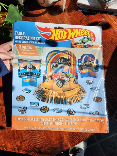 HOT WHEELS Table Decorating Kit 23 pcs with confetti ~ SO COOL ! ~ BRAND NEW - Picture 3 of 7