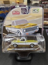 1972 CHEVROLET C-10 SHORT BED PICKUP MUSTARD YELLOW 1/64 BY GREENLIGHT 1352002