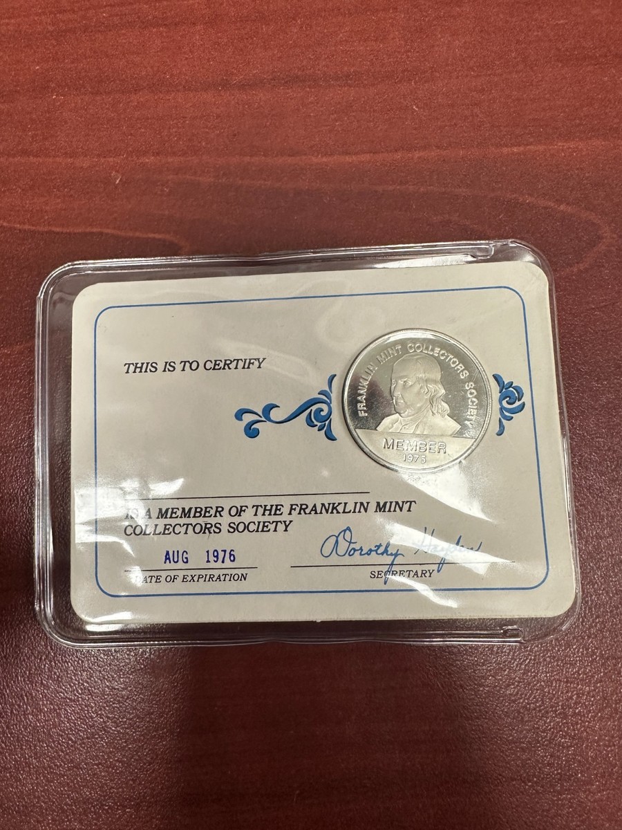 1975 Franklin Mint Collectors Society Silver Coin With Plastic