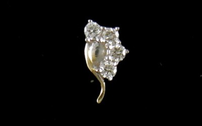 Nasennadel 18 Karat Gold natürlicher Diamant mit Zertifikat