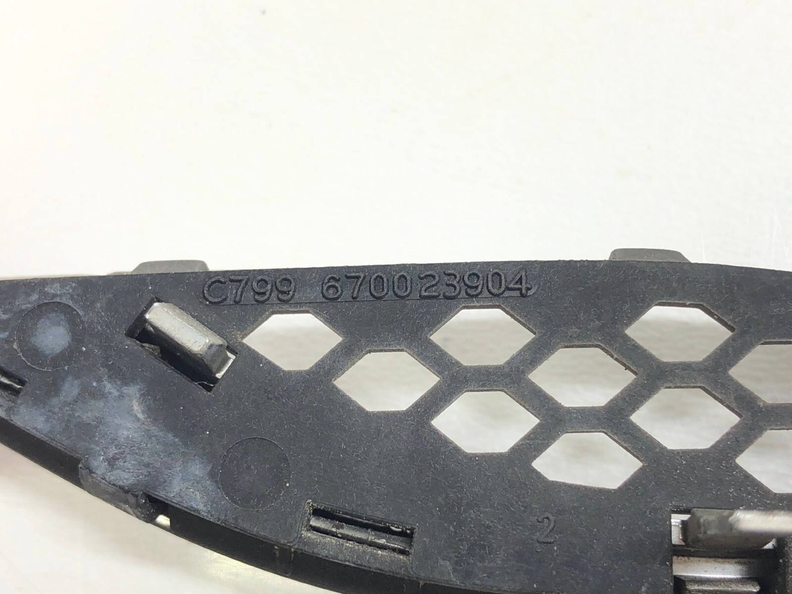 2014-2019 MASERATI GHIBLI RIGHT PASSENGER FRONT FENDER VENT GRILL TRIM X3 OEM.
