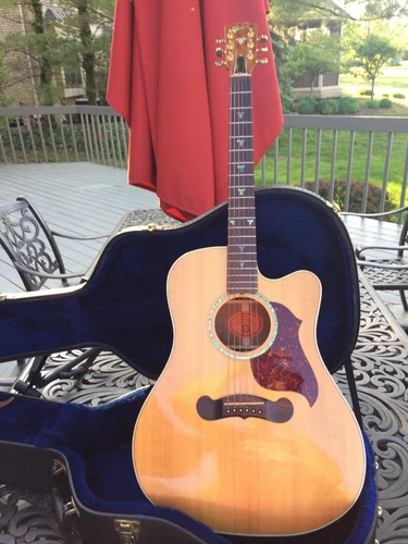 Gibson CL-35 Deluxe Guitar 