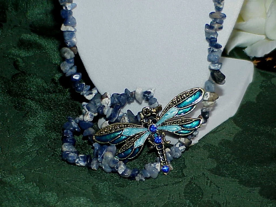 Collar colgante libélula RS esmalte trozo de cuentas de cuarzo lapislázuli curativo hecho a mano  Foto 2 de 3