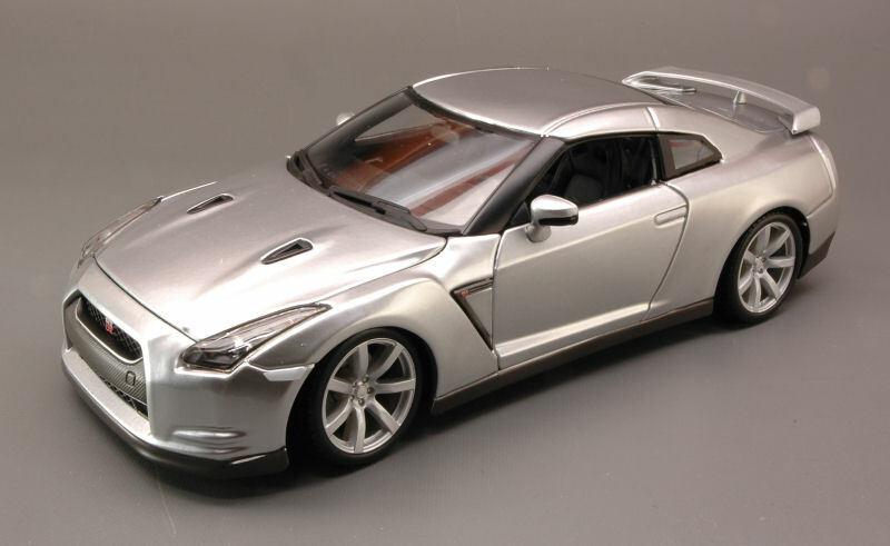 日産gtr1/18 Nissan Gtr 2009 Silver 1:18 Model 12079S Bburago | eBay