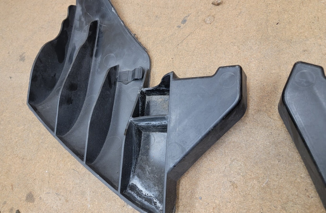 2014 2015 2016 2017 Maserati Ghibli Front Bumper Lower Brackets Set OEM 