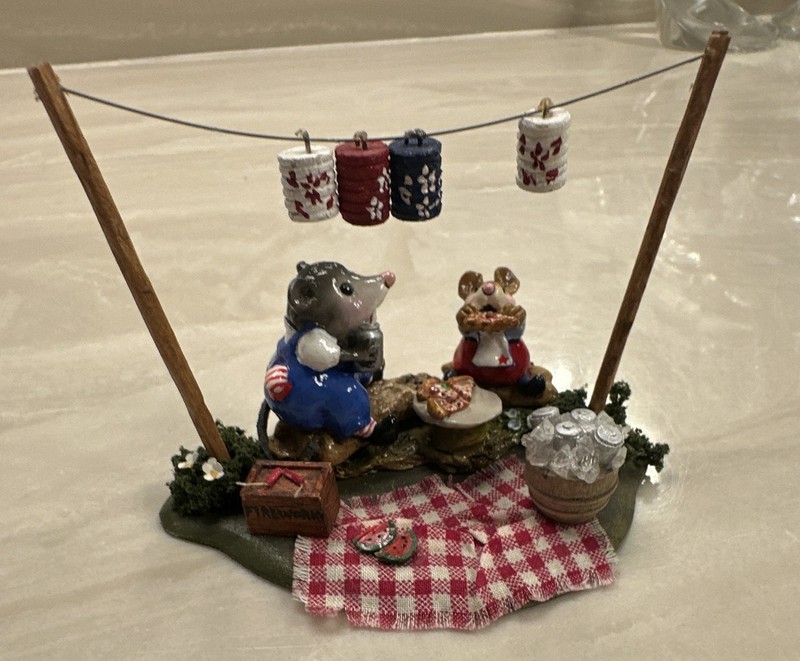 Wee Forest Folk m244 Possum Pizza Special Color With display