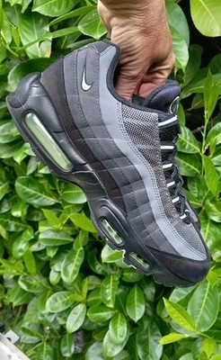 Nike Air Max 95 Schwarz Vapor Grün Turnschuhe...UK Gr.9 