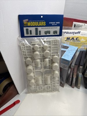 Walthers Cornerstone HO Scale Modulars 933-3197 Storage Tanks Kit (New)