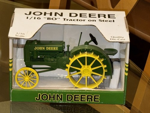 SpecCast JOHN DEERE 1/16 Scale "BO" Tractor on Steel Die-Cast Replica New in Box - Picture 2 of 7