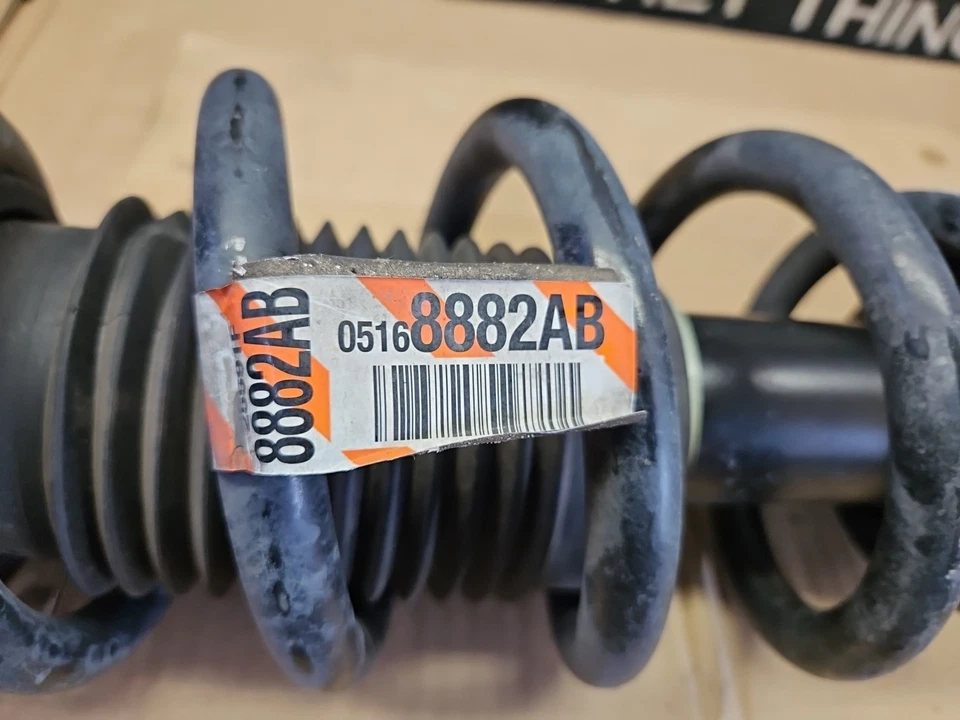 Amortiguador suspensión delantera izquierda Dodge Charger Chrysler 300 11-23 68544309A Foto 3 de 4