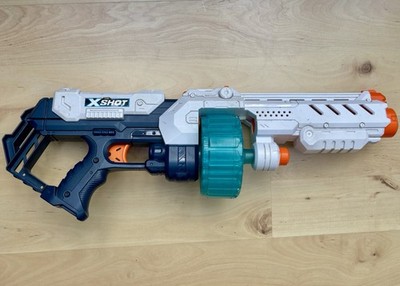 X-Shot Turbo Fire Dartblaster - Futuristischer Blaster mit Trommelmagazin