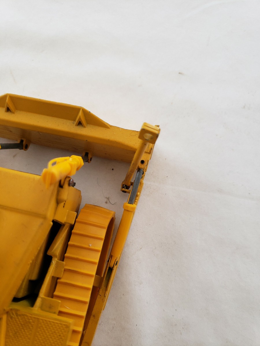 Kettendozer Cat D10 Tractor Caterpillar Die Cast Model 1/50 Kettendozer Cat D10 Tractor Caterpillar Die Cast Model 1/50