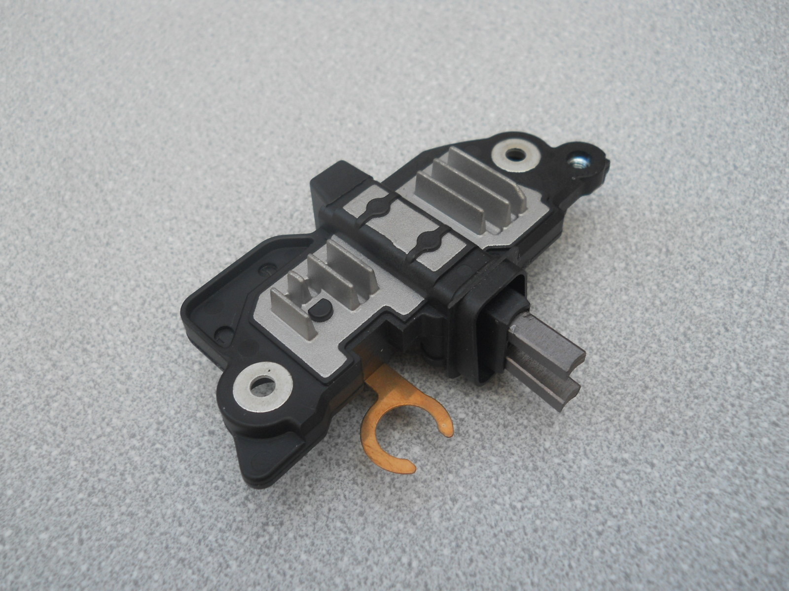 01G109 fits Bosch ALTERNATOR Regulator VOLVO V S C XC Penta 40 60 70 80 90