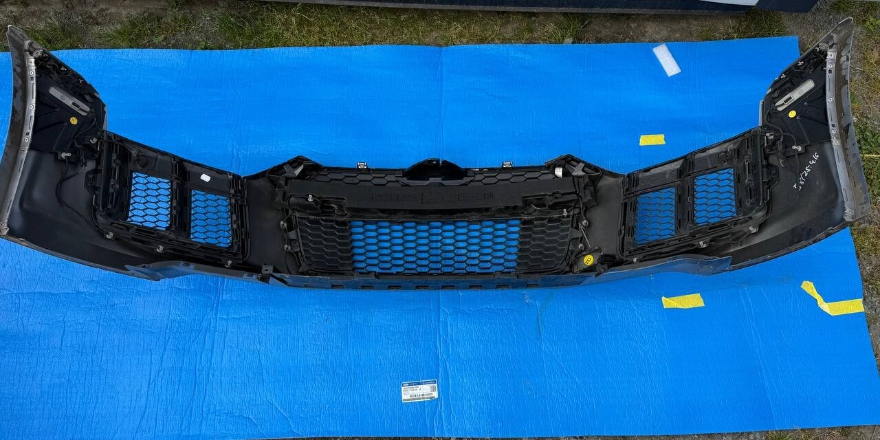 2015-2018 AUDI R8 FRONT BUMPER COVER ASSEMBLY W/ GRILLES OEM SILVER