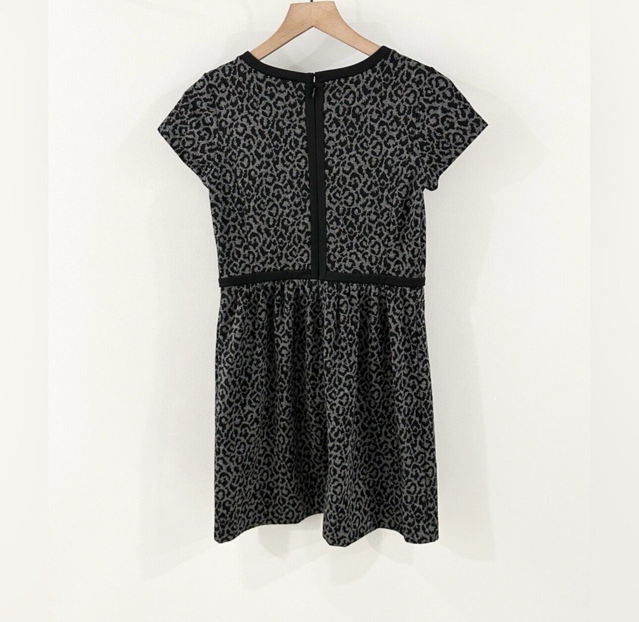 LOFT Short Sleeve Animal Print Knit Dress Gray Si… - image 6