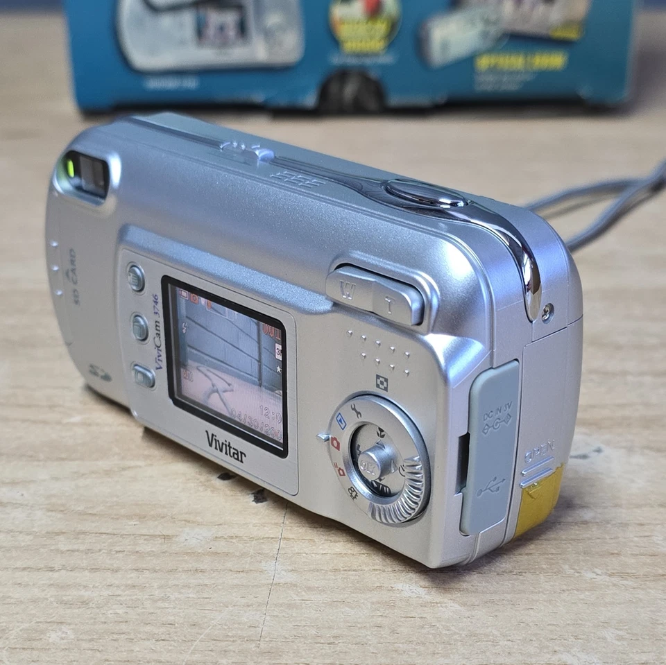 Vivitar ViviCam 3746 12.0MP Digital Camera Silver in box with accessories   - Image 4 of 4