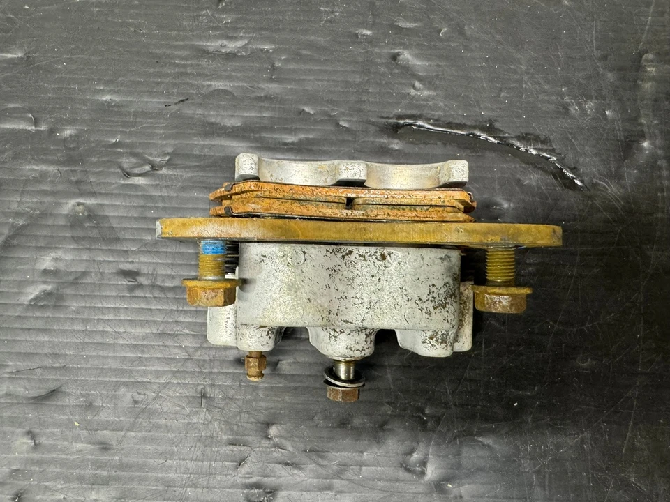 Pinza de freno trasera izquierda Polaris Ranger Crew 800 y diésel 1911427 OEM Foto 2 de 3